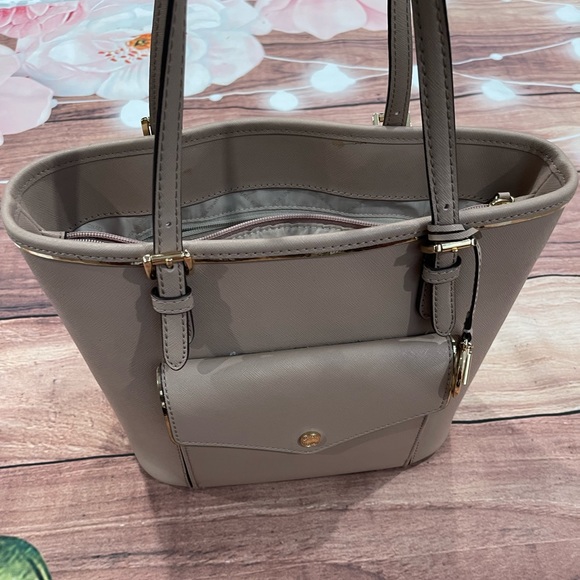 Michael Kors Medium Fawn Leather Tote - Picture 3 of 16